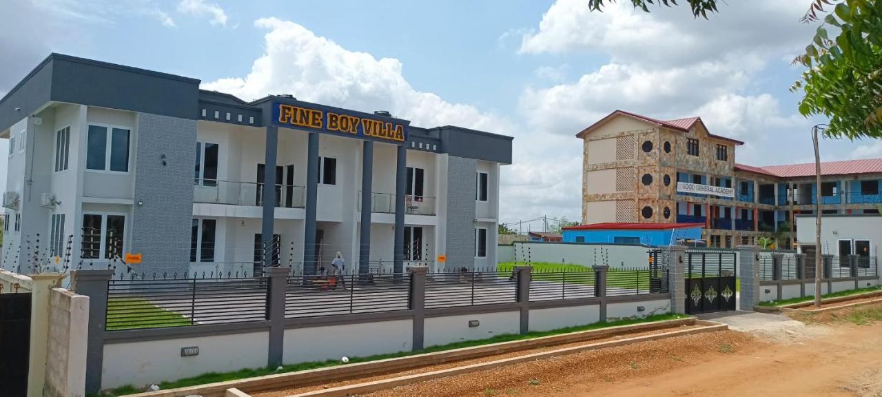 B&B Tema - Fine Boy Villa, Luxe Two-Bedroom Apartments in Tema Community 25 - Bed and Breakfast Tema
