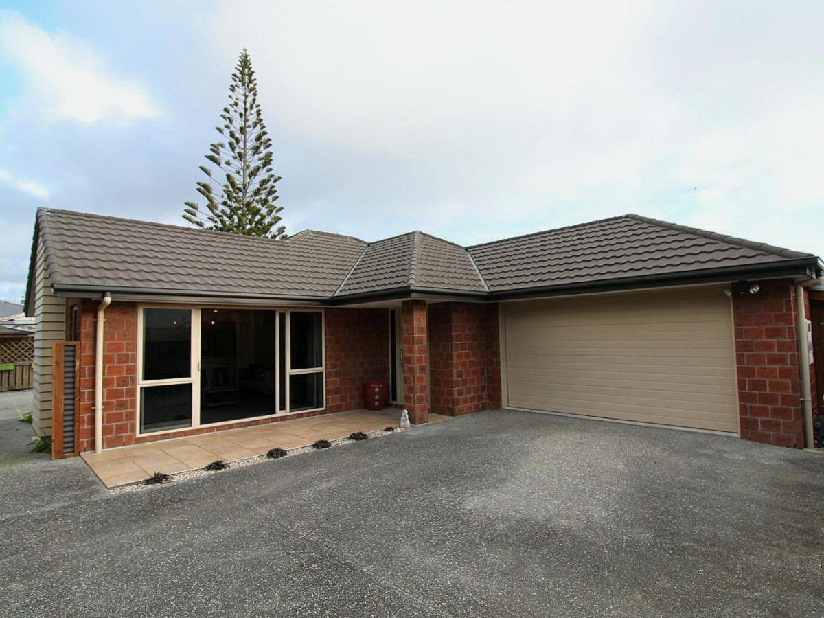 Three-Bedroom House (5 min walk from reception)