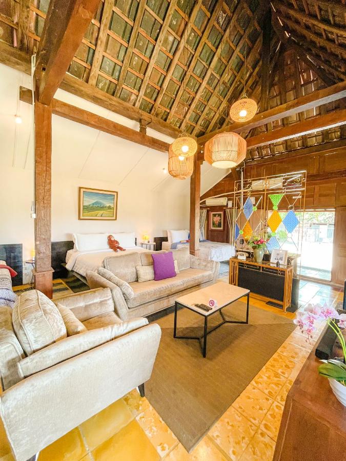 VILLACANTIK Yogyakarta triple bed for six persons - Ferienwohnung Bantul