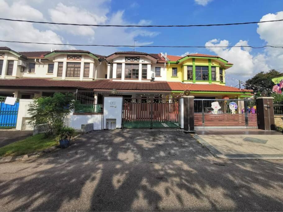Permas 14min to MidValley 10pax WiFi TV Box 4BRoom - Ferienwohnung