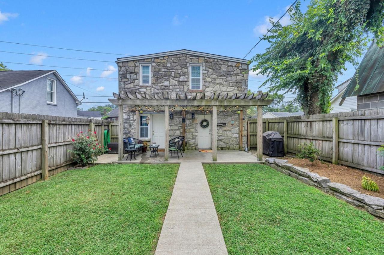 Stone Cottage 3 Bedroom Getaway - Stroll to DT Franklin - Historic Blakely House - Bed and Breakfast Franklin