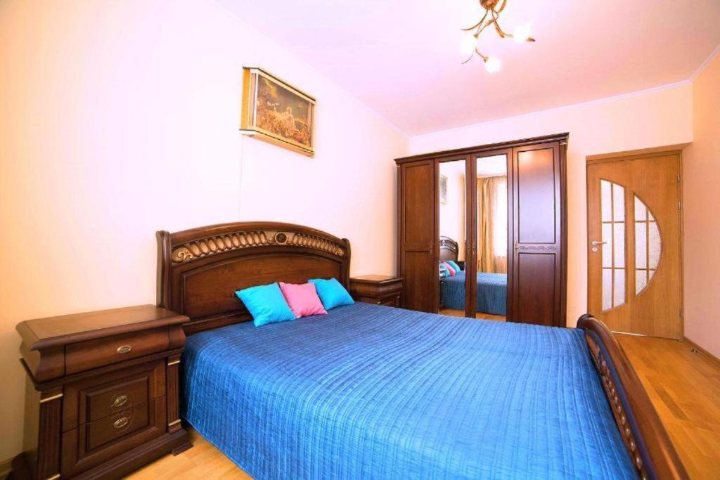 2 кімнати Вернадського 8 біля академія Грація Port Зелена - B&B