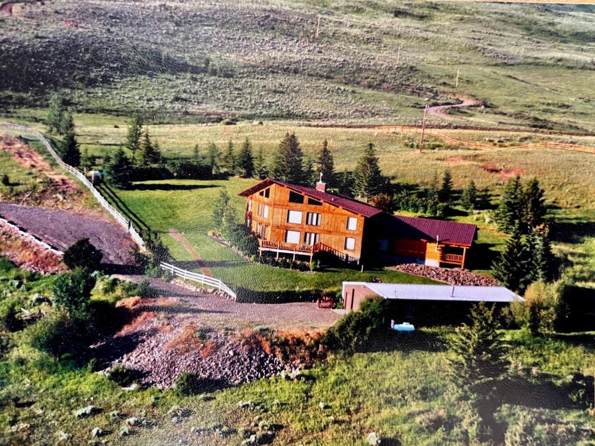 Tom Miner Creek Main House - Bed and Breakfast Emigrant