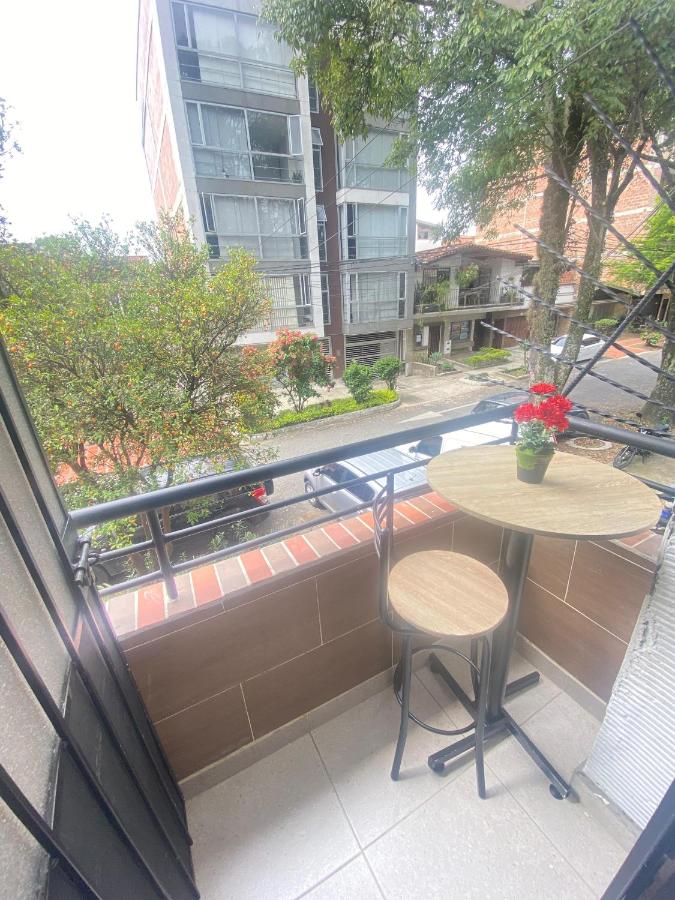 22 APARTAMENTO 3 habitaciones CON BALCON EN LAURELES ESTADIO - B&B Medellín