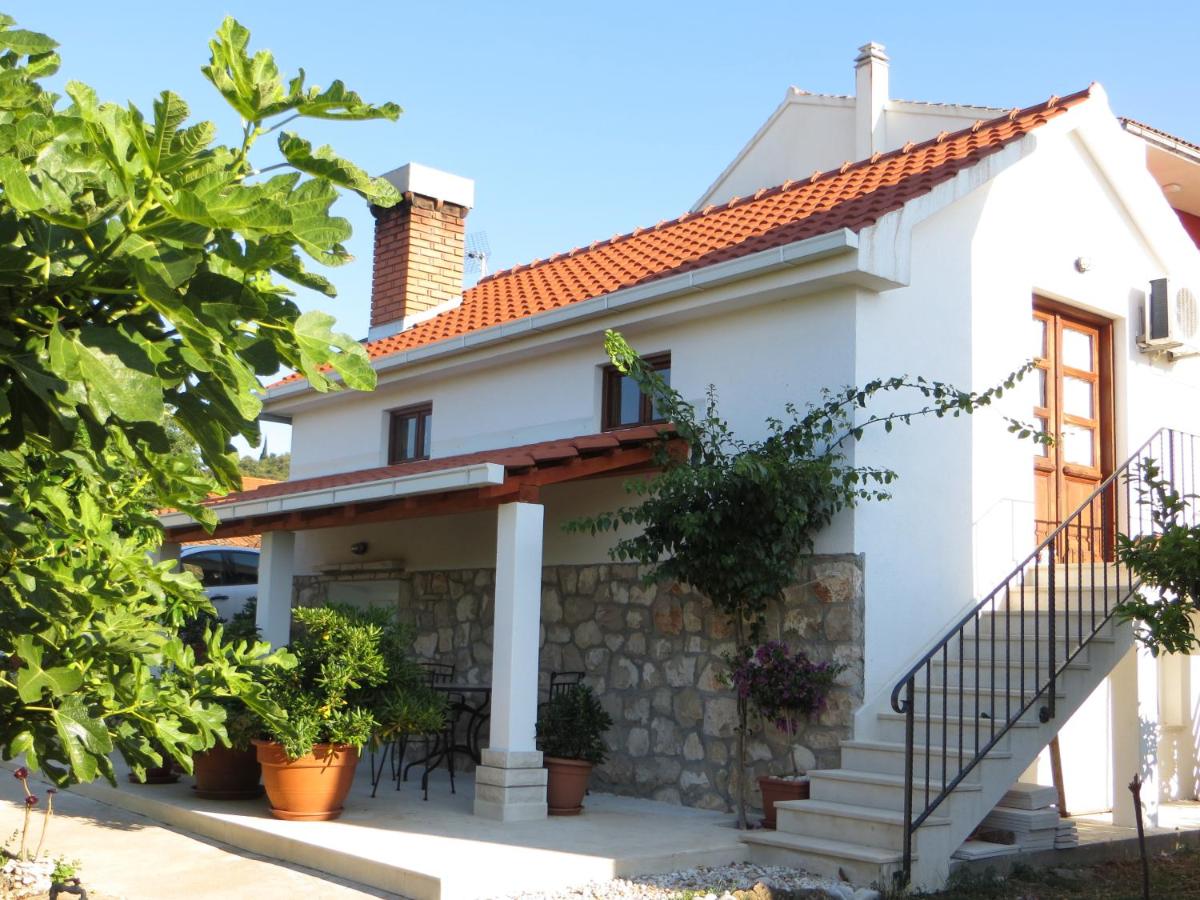 B&B Lovište - Holiday Home Artina 2 - Bed and Breakfast Lovište