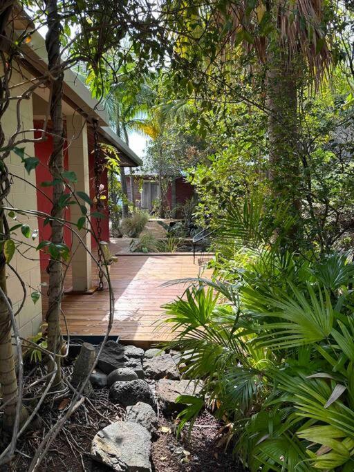 VILLA SAMAE - Vue Océan, Piscine, Jacuzzi & Charme Tropical à La Réunion - B&B