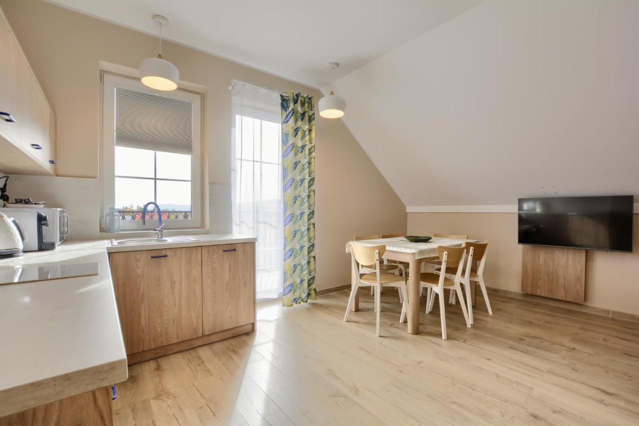 Apartment with Mountain View