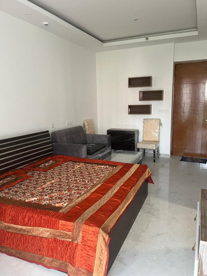 B&B Noida - Noida bliss! #wifi #parking #private - Bed and Breakfast Noida