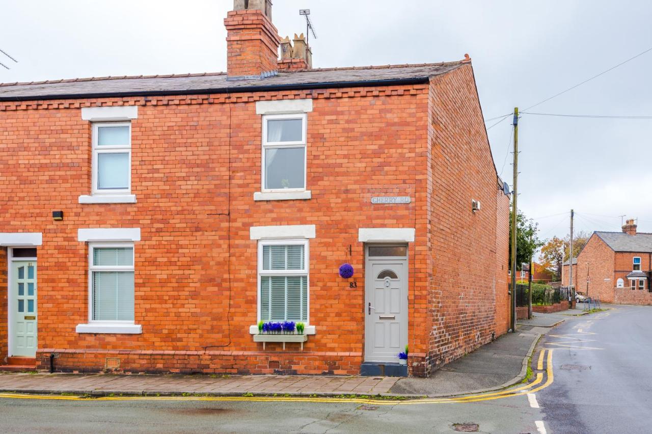 NEW! Spacious 2-bed home in Chester by 53 Degrees Property, Ideal for Long Stays, Great location - Sleeps 6 - B&B