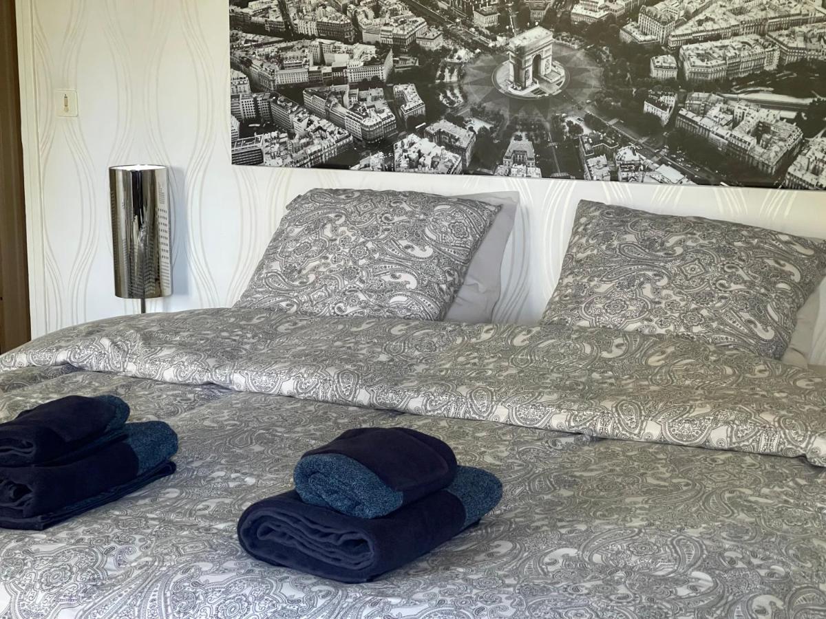 Deluxe Room (2 Adults + 1 Child)