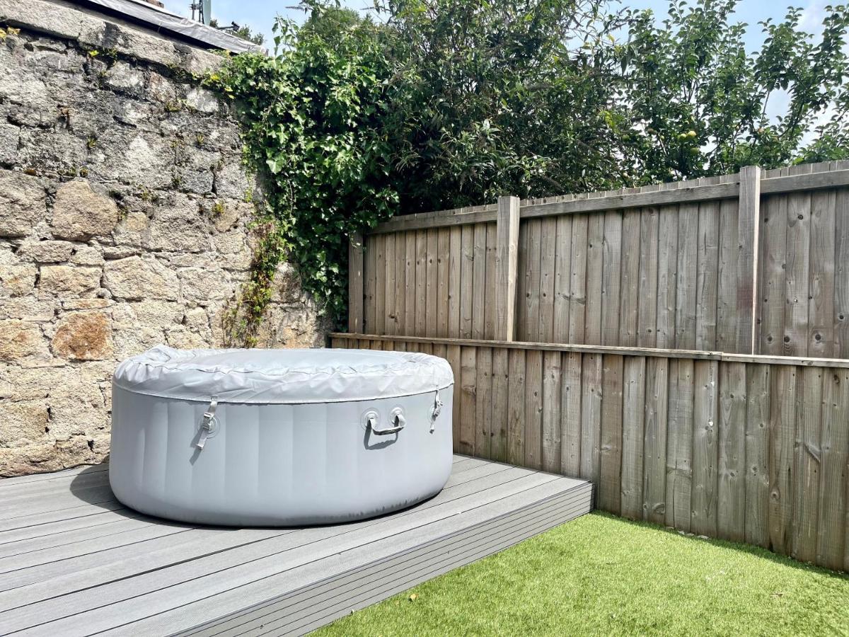The Coach House - with hot tub - B&B
