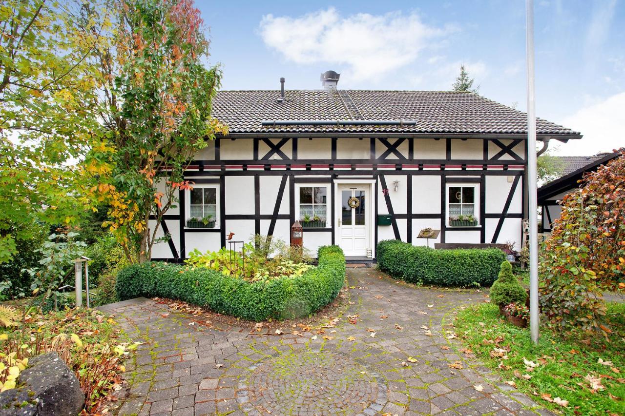 B&B Schmallenberg - Ferienwohnung Rotdorn - Bed and Breakfast Schmallenberg