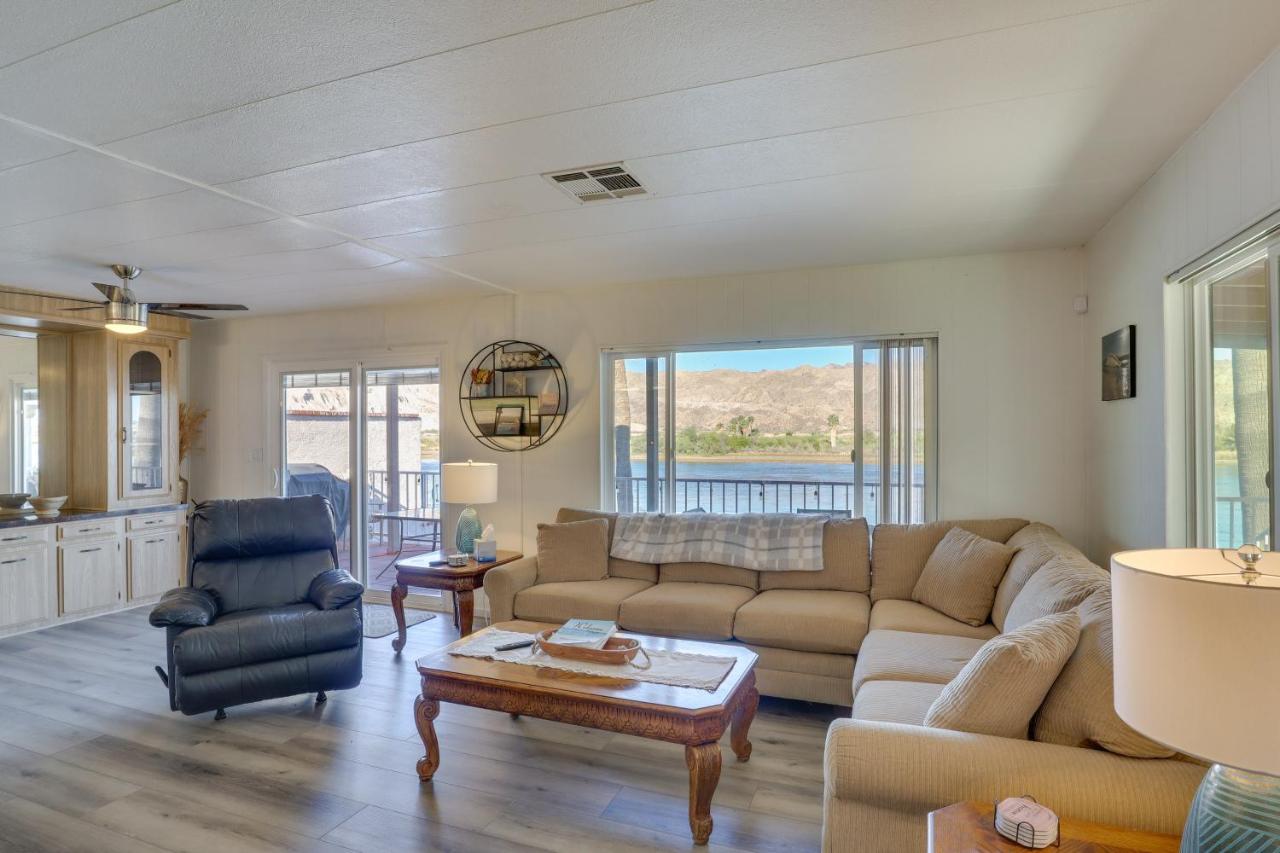 Riverfront Bullhead City House with Balcony! - Ferienwohnung