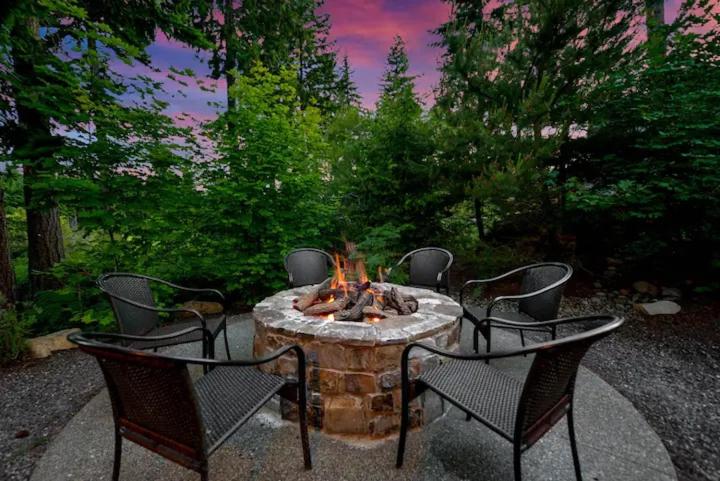 B&B Cle Elum - Fairway Haven, Spacious Lodge for 14 with Main House and Apartment on the Golf Course - Bed and Breakfast Cle Elum