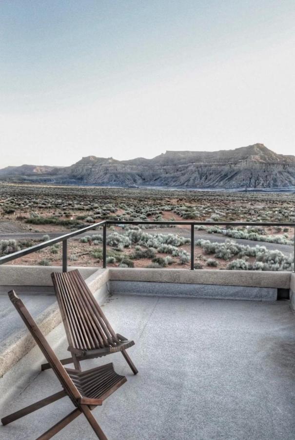 Canyon Oasis suite with Grand Mesa view - B&B Big Water