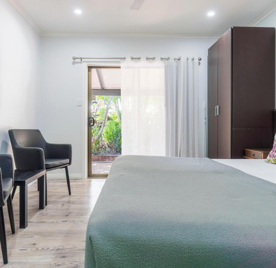 Chambre Lit Queen-Size - Vue sur Jardin
