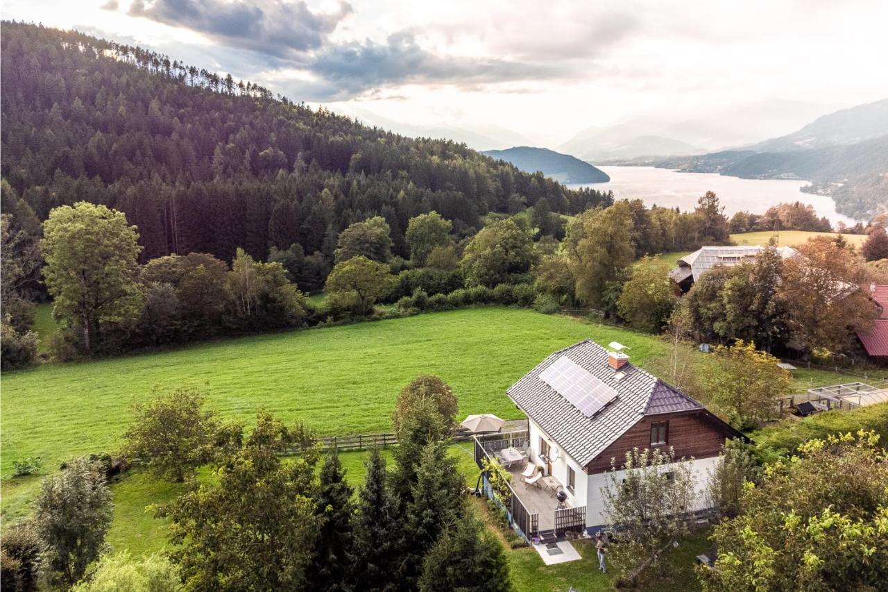 B&B Ferndorf - mirnockAHOI - Ferienhaus für bis zu 6 Personen, maritimes Bergerlebnis, Panoramablick von Terasse und Balkon, Carinthia, Millstättersee - Bed and Breakfast Ferndorf