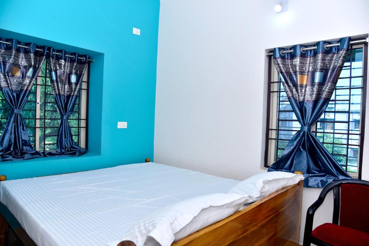 Deluxe Double Room (2 Adults + 1 Child)