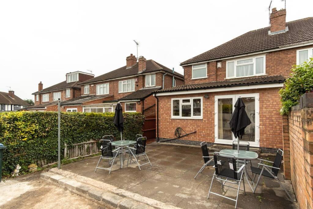 Large 4 bed Coventry house Contractors Professionals Private parking Close to NEC - B&B Parkside