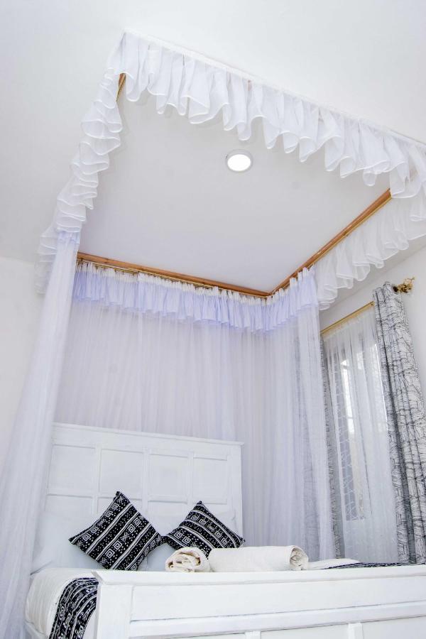 Tina's 1 BR Apartment with Fast Wi-Fi, Parking and Netflix - Kisumu - B&B