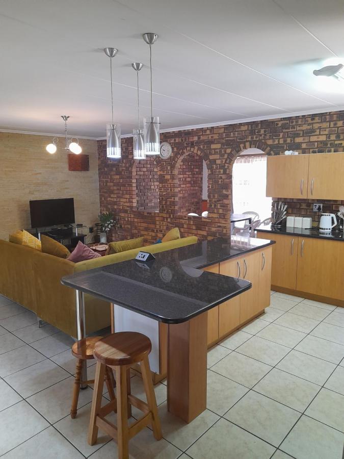 B&B Germiston - Chappel Hide Out - Bed and Breakfast Germiston