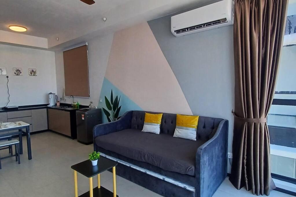B&B Jelutong - Stylish Urban Suite Penang - with infinite pool - Bed and Breakfast Jelutong