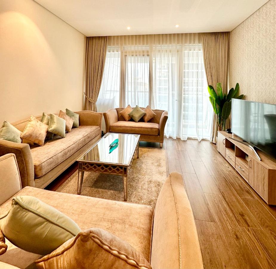 B&B Sharjah city - Luxury Apartment with Part Lake View - Bed and Breakfast Sharjah city