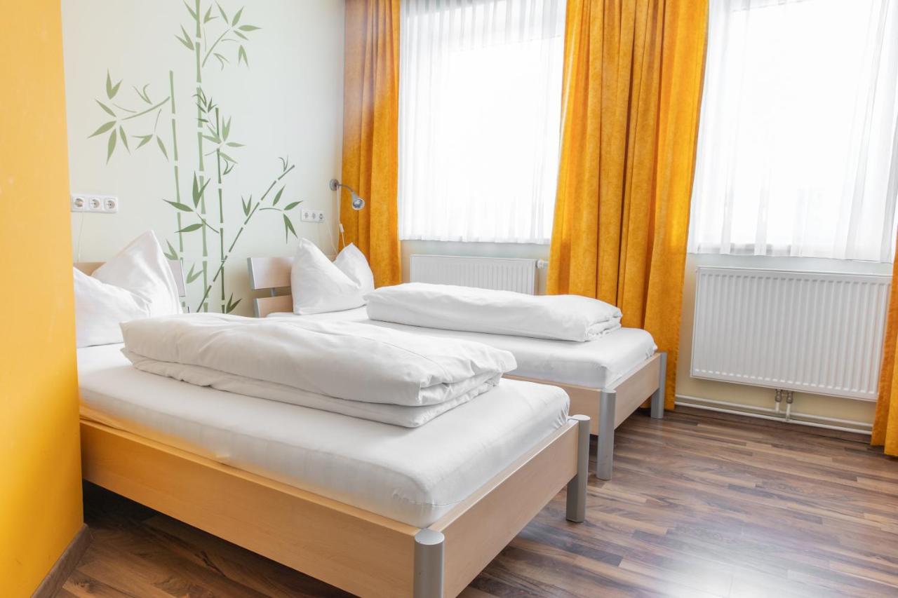 Zweibettzimmer mit Bad