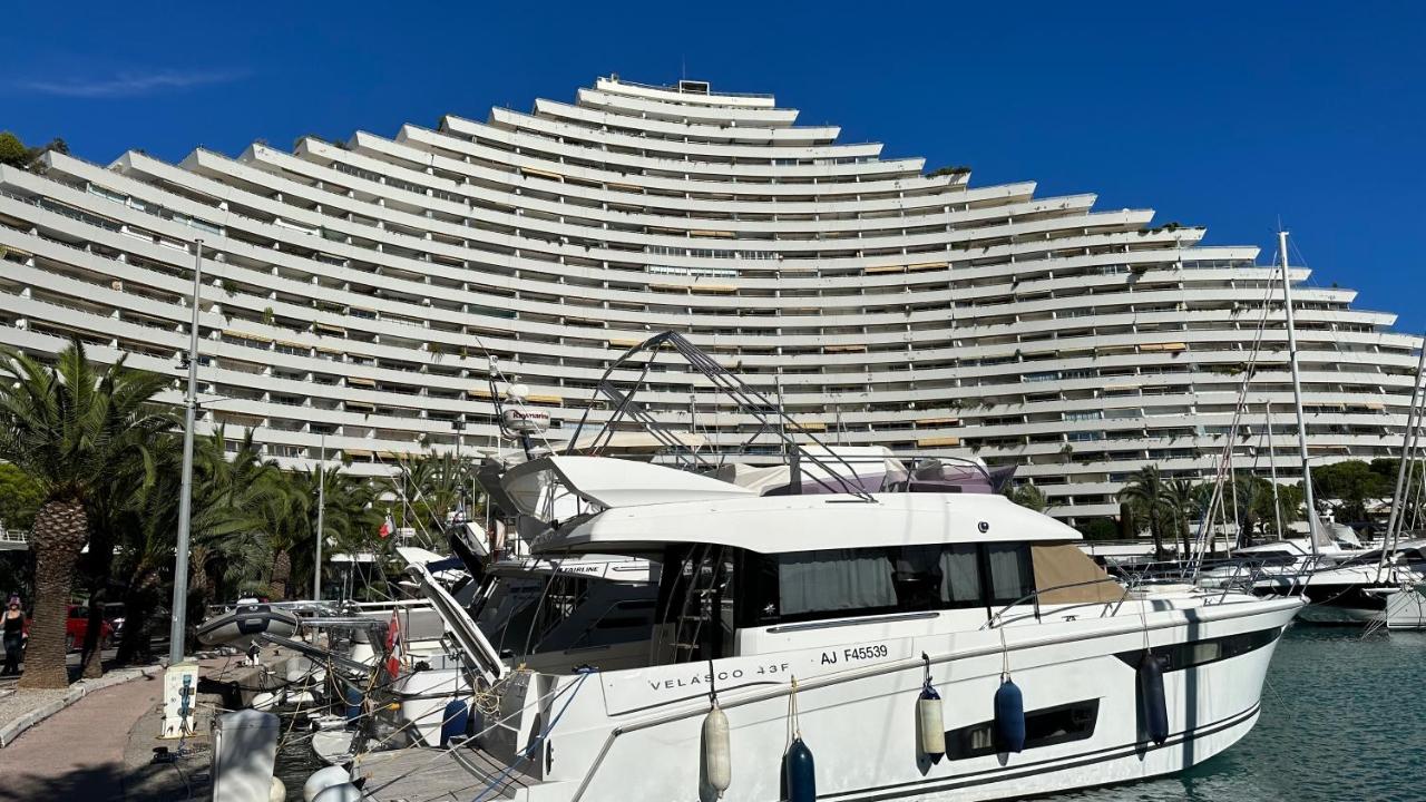 Sea view Marina Baie des Anges luxury apartment - B&B