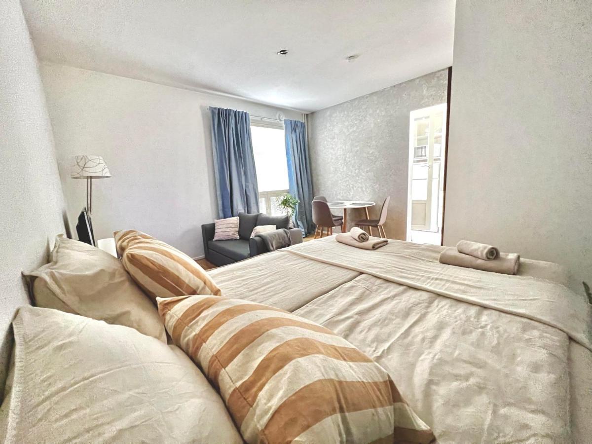 Timeless & Cozy, heart of Kamppi - Bed and Breakfast Helsinki