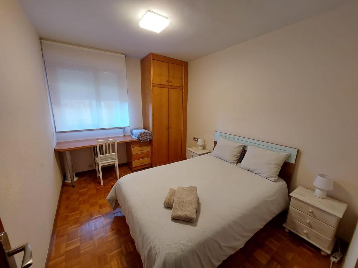 Piso sencillo y acogedor con parking gratuito - B&B