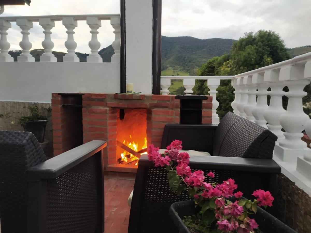 B&B Medellín - Cozy 2-BR Apt with mountain view - Bed and Breakfast Medellín