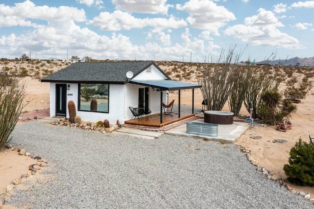 2 Acres Tiny Home Cold Plunge Telescope HotTub Guitar - B&B Sunfair Heights