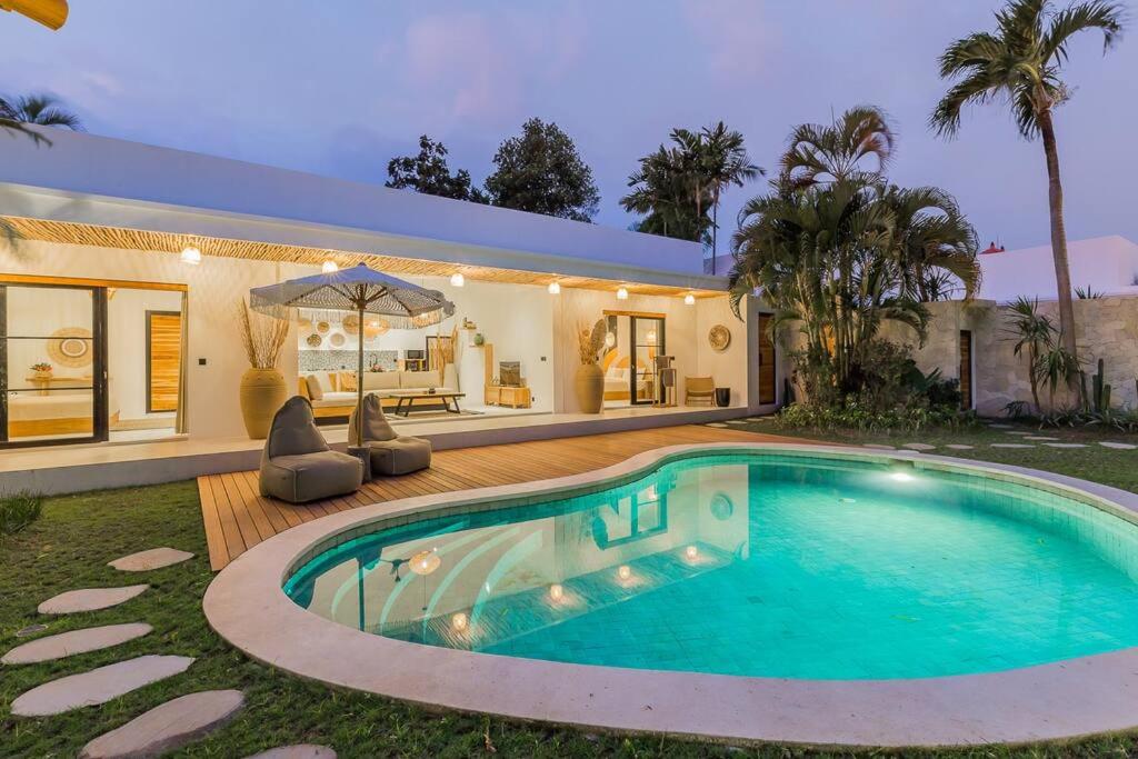 Villa Alamanda Livia Seminyak Design spacious 2bdr and private pool - Chambres d’hôtes Seminyak