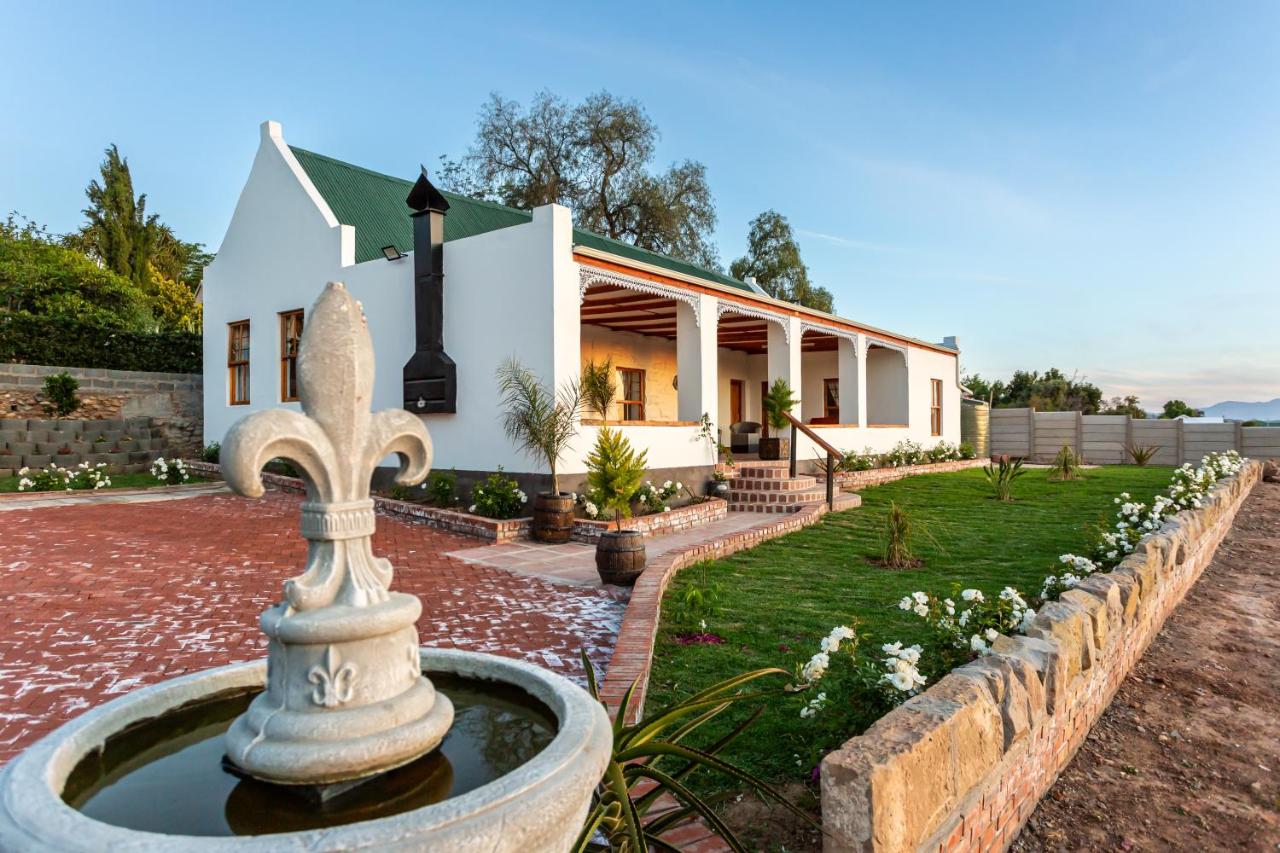 B&B Oudtshoorn - Ravenscliff White House - Bed and Breakfast Oudtshoorn