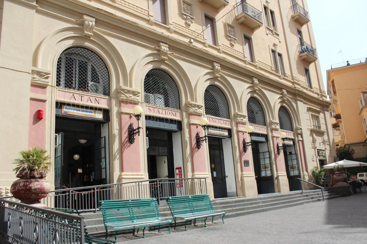 Nel Cuore del Vomero Apartament - Bed and Breakfast Napels