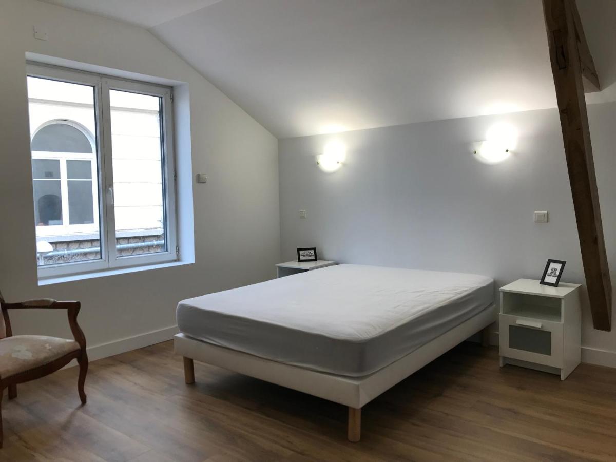 LE PETIT FAURE - Face aux Thermes - Calme - Parking gratuit - B&B