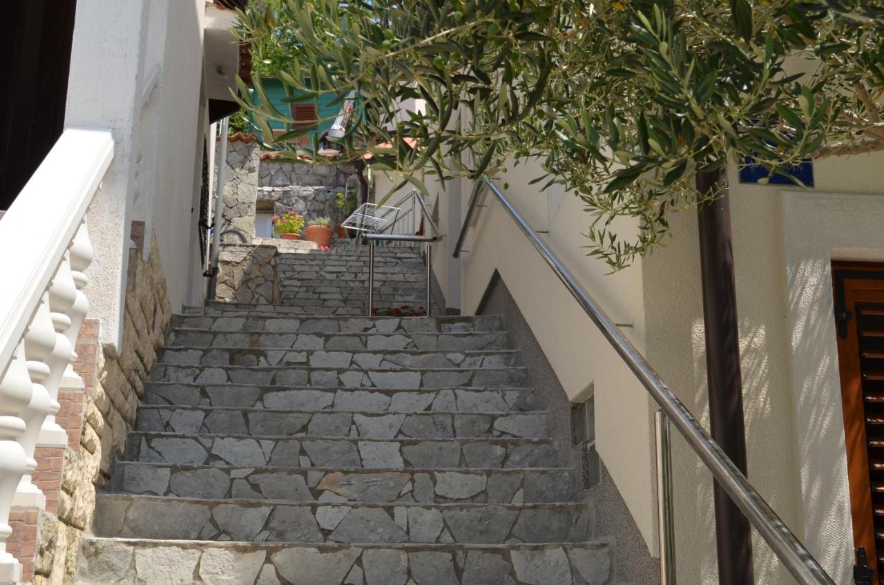 Apartments Lora - B&B Baška