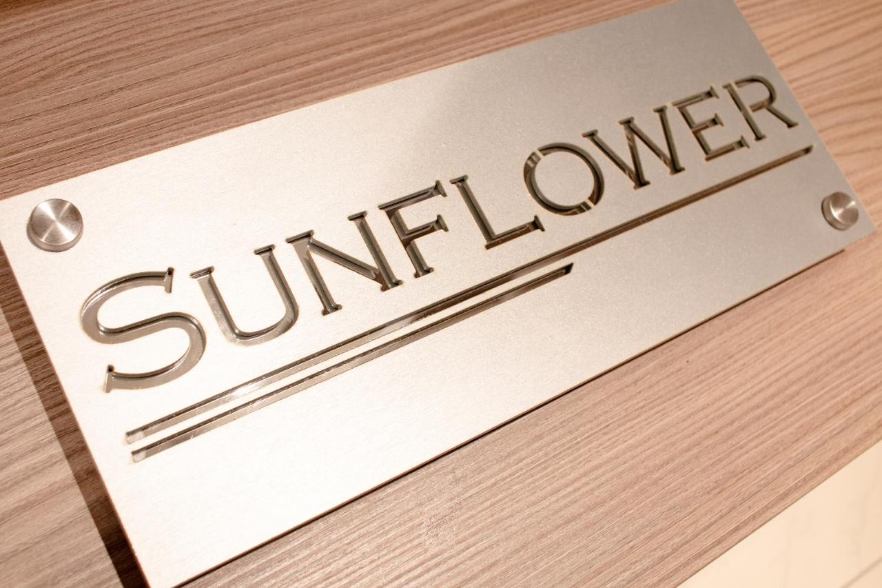 Stylish Corner Maisonette - Sunflower - B&B