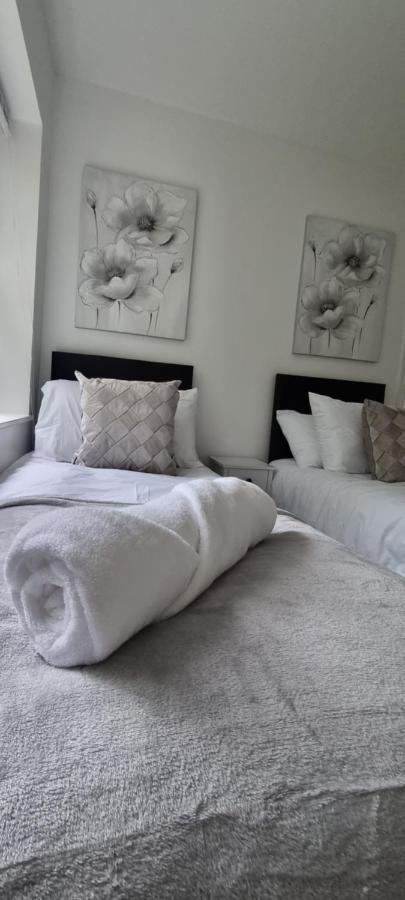 B&B Stoke-on-Trent - Silver Serenity - Bed and Breakfast Stoke-on-Trent