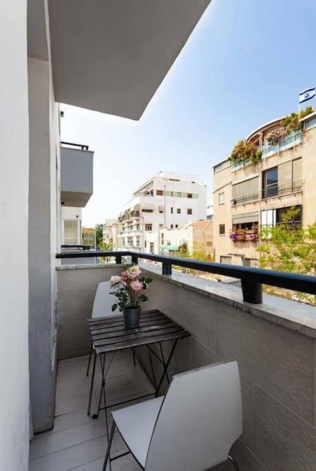 2Bedroom Suite with Balcony and shelter1 - B&B Tel Aviv