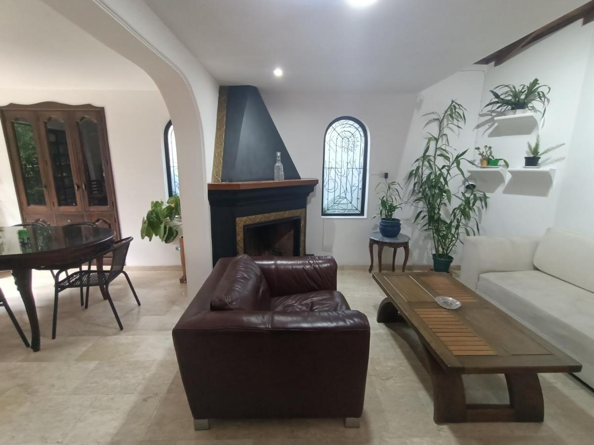 Casa Campestre con terraza para 10 Poblado S Lucas 108 - Chambres d’hôtes Medellín