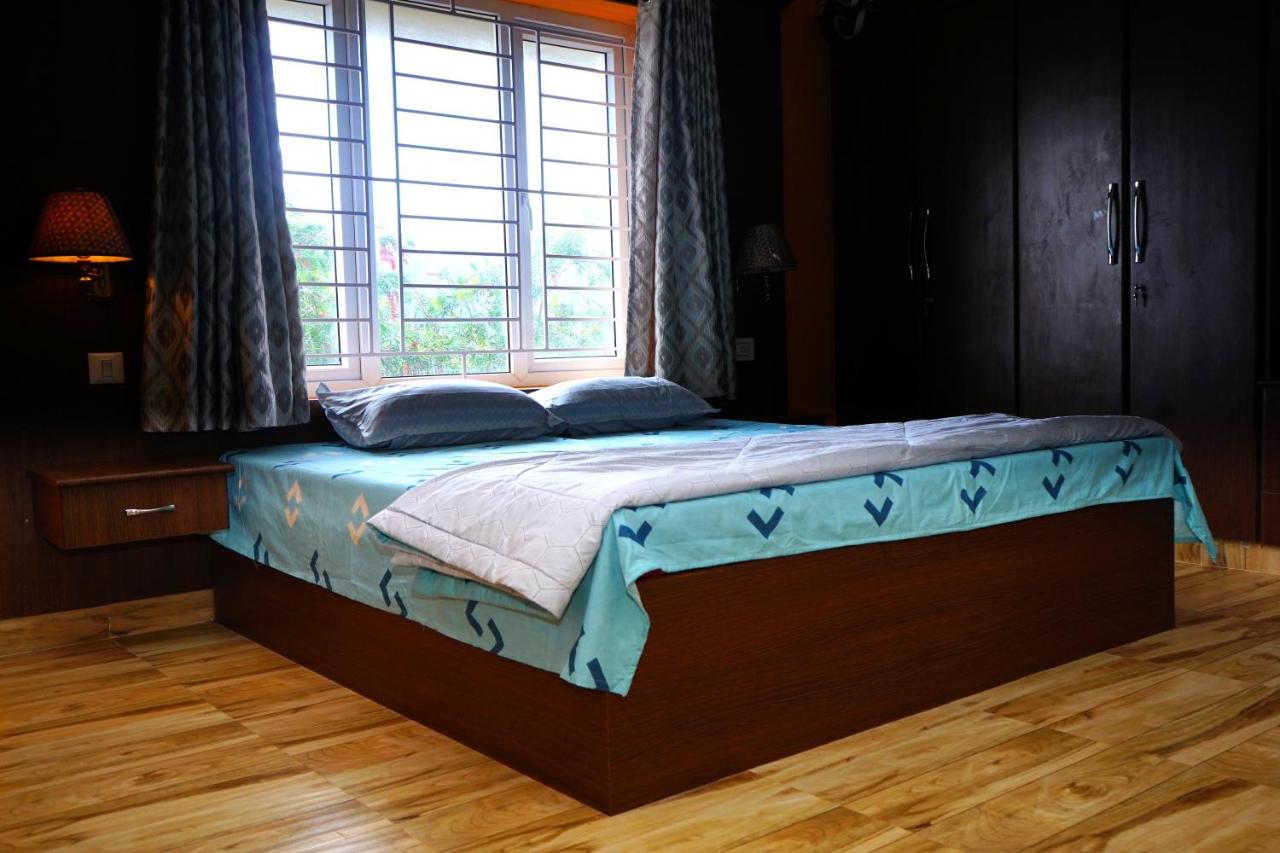 Deluxe Double Room (2 Adults + 1 Child)