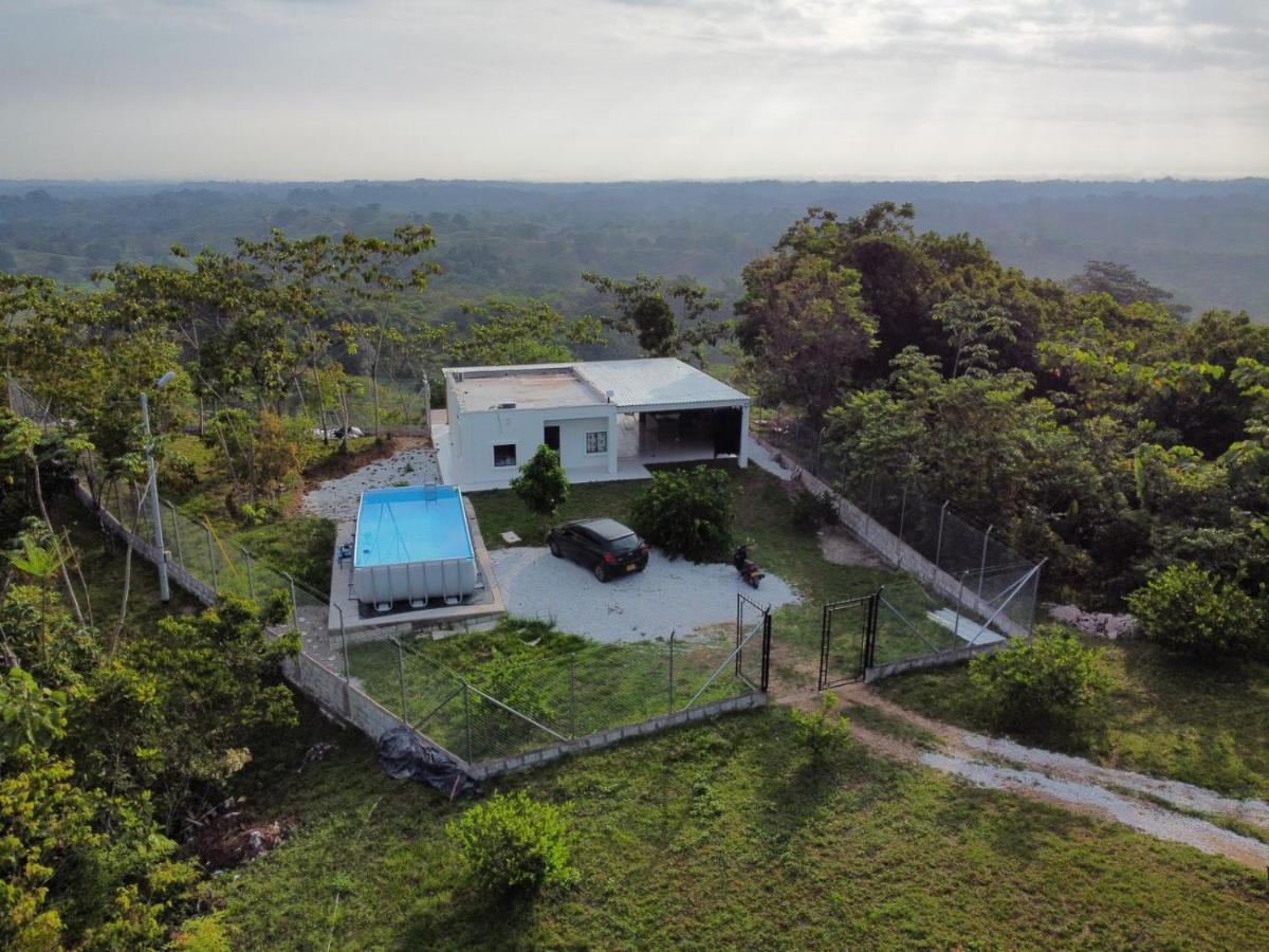 Cabaña Campestre con Piscina en la Hacienda Nápoles - B&B Doradal