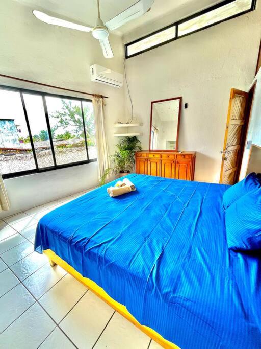 Depa cyrill frente playa Zicatela con AC y alberca - B&B Brisas de Zicatela