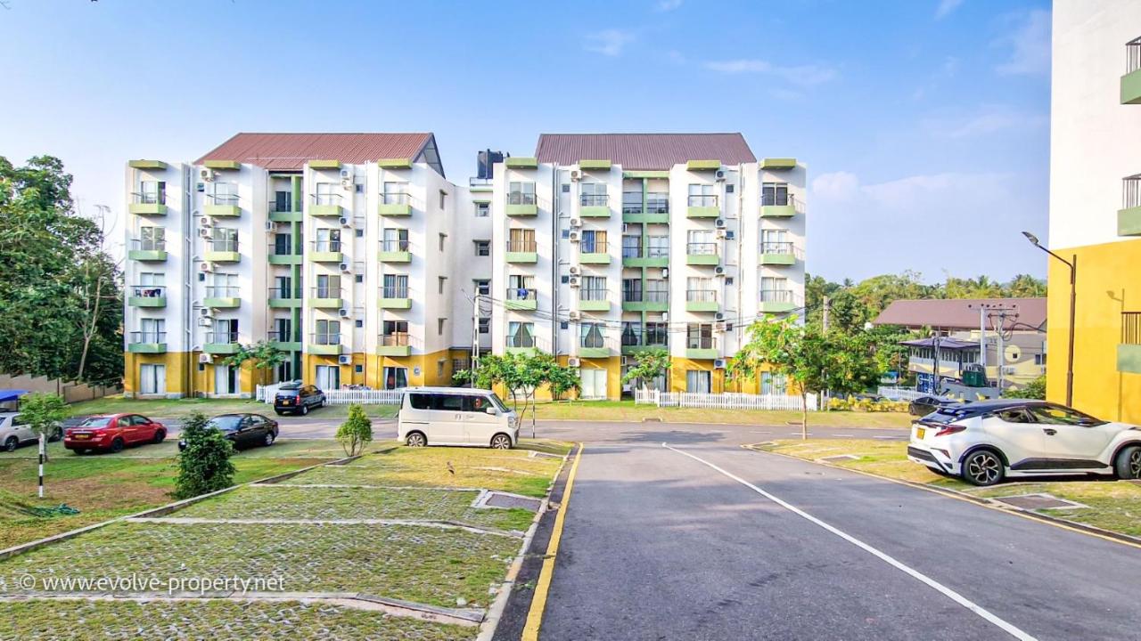 Luxurious 2 bedroom apartment - Ariyana Resort Apartments -Athurugiriya - B&B