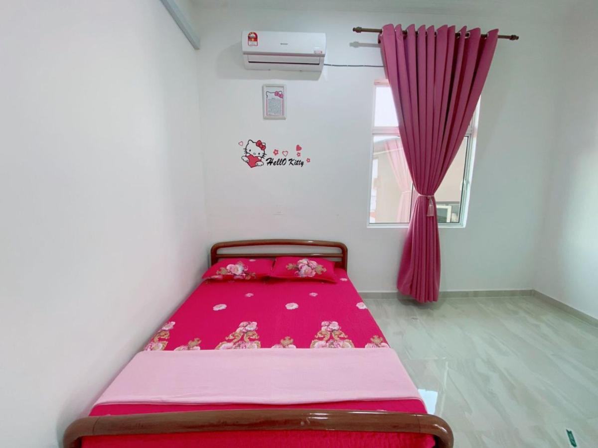 B&B Kuala Terengganu - HELLOKITTY HOUSE- Roomstay unit 1 - Bed and Breakfast Kuala Terengganu