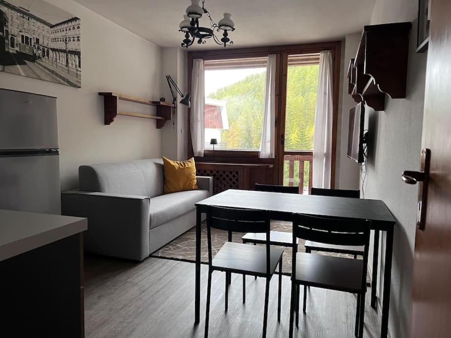 da Robi appartamento fronte piste - B&B Borgata Sestriere