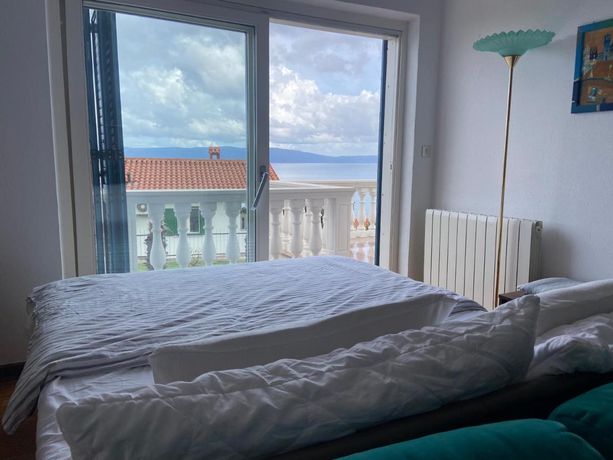 Premier One-Bedroom Apartment