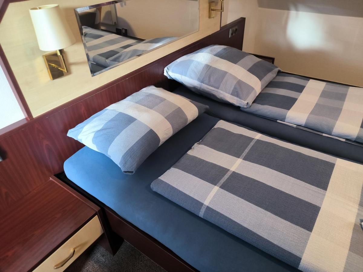 Deluxe Double Room (2 Adults + 1 Child)